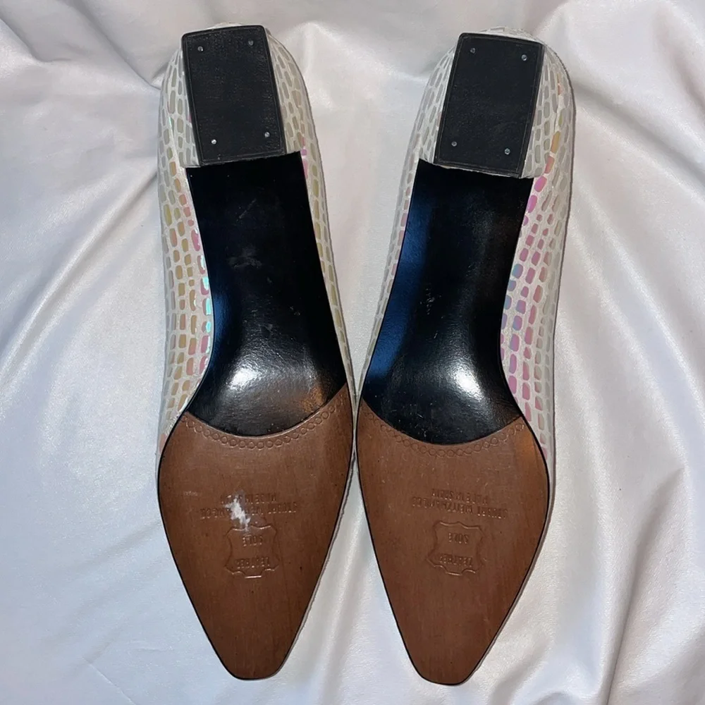 Stuart Weitzman White/Nude Suede Leather Iridescent Scales Kitten Block Heel 7.5